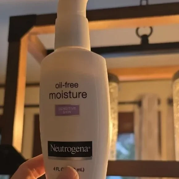 Neutrogena Sensitive Skin Moisturizer - Picture 2 of 2